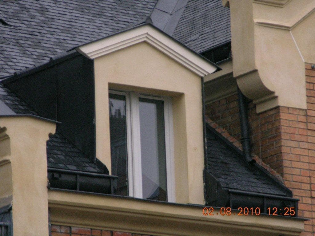 Pose panneaux isolants sur versant de toiture