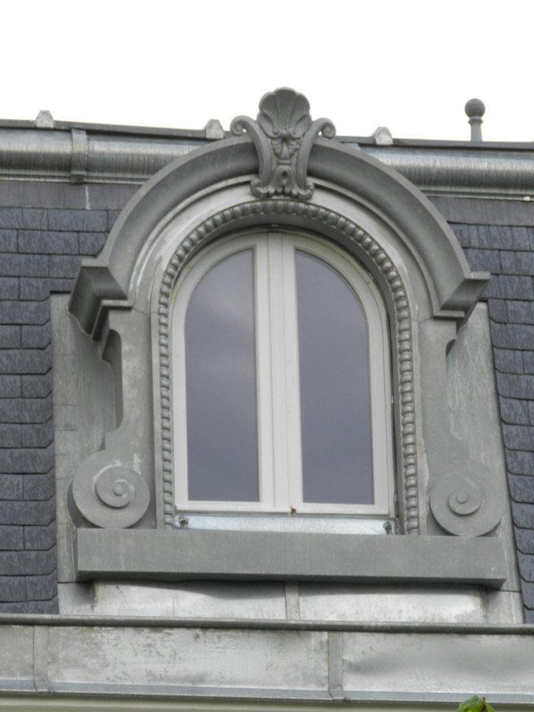 Lucarne ovale decorative en zinc - detail