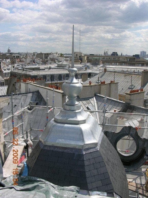 Detail zinguerie sur lucarne - chantier Paris